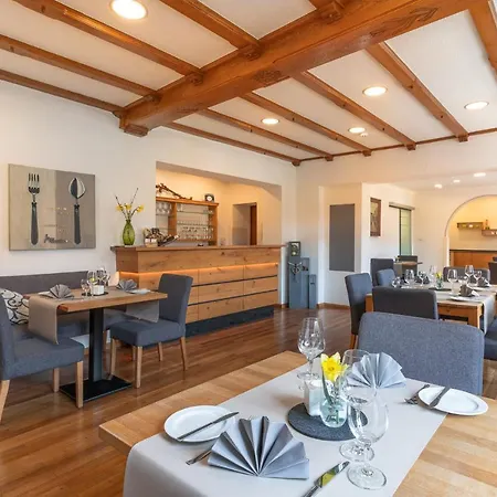 Hotel Hotel- Weingut- Moselloreley Piesport