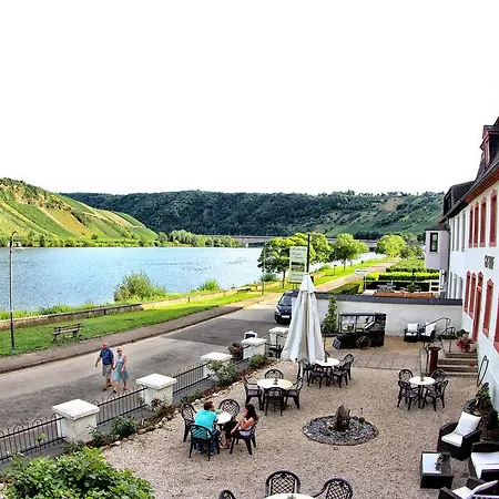 Hotel- Weingut- Moselloreley 2*