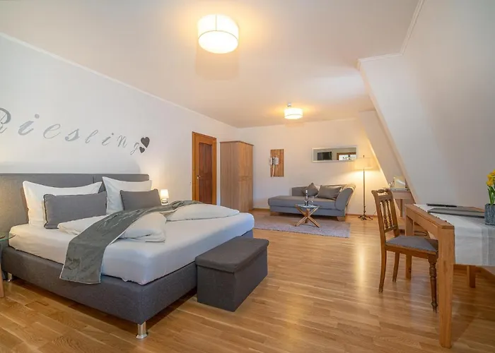 Hotel- Weingut- Moselloreley מלון פיספורט