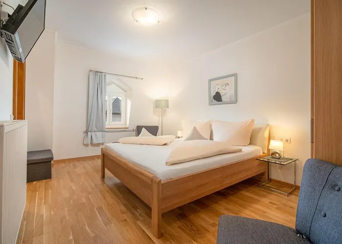 מלון Hotel- Weingut- Moselloreley 2*