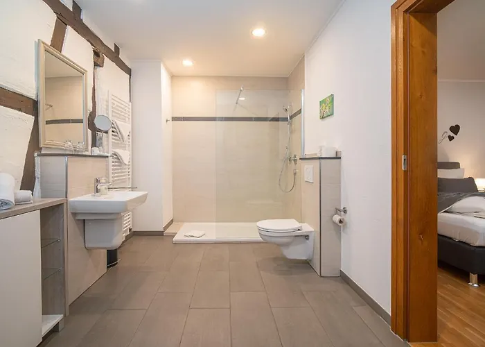 Hotel- Weingut- Moselloreley