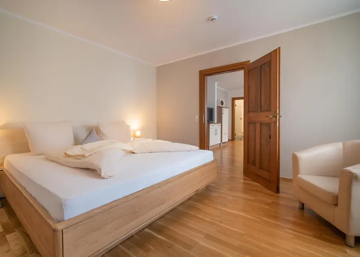 Hotel- Weingut- Moselloreley