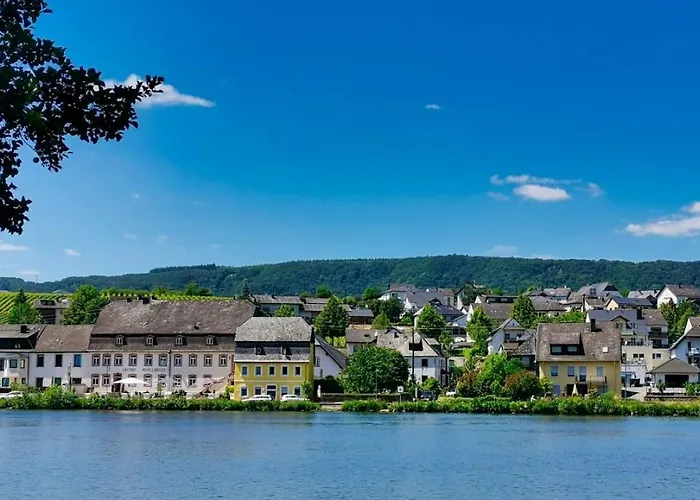 Hotel- Weingut- Moselloreley 2*