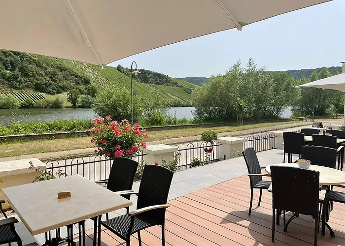 Hotel- Weingut- Moselloreley Hotel